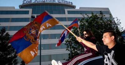 Сотни армян устроили протест у редакции Los Angeles Times - ren.tv - США - Армения - Лос-Анджелес - Азербайджан - Los Angeles