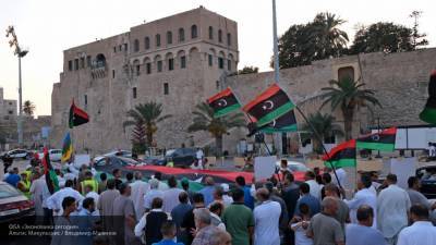 Файеза Саррадж - Несогласные с политикой ПНС ливийцы митингуют перед штаб-квартирой МВД - newinform.com - Ливия - Триполи