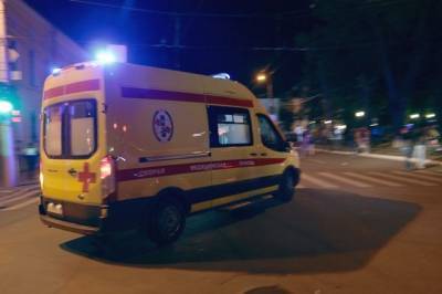 На Сахалине пенсионер потерял ногу и умер, помогая с парковкой женщине - aif.ru - Оха