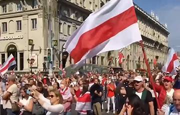 Максим Покровский - Группа «Ногу Свело!» выпустила клип с кадрами белорусских протестов - charter97.org - Москва - Россия - Санкт-Петербург - Белоруссия