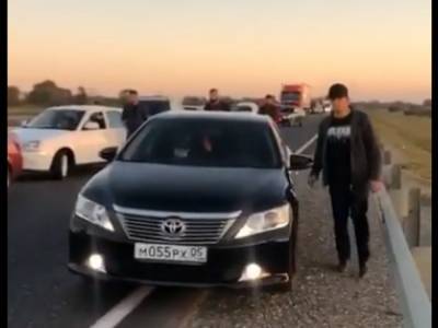 В РФ школьный автобус попал в ДТП с грузовиками и легковым авто: погибли 3 человека, много травмированных - golos.ua - Россия - Киев - респ. Дагестан - Кизляр