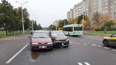 Две легковушки столкнулись в Минске - пострадала женщина-пассажир - belta.by - Минск