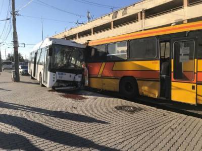 Массовое ДТП пассажирских автобусов произошло в Ростове на Привокзальной площади - privet-rostov.ru - Батайск