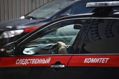 Пенсионер помог россиянке припарковаться, лишился ноги и умер - lenta.ru - Россия - Оха