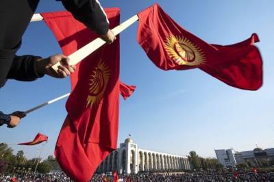 Сооронбай Жээнбеков - Толгонай Стамалиева - Глава Киргизии заявил о легитимности власти в стране - aif.ru - Киргизия - Переговоры