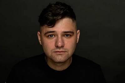 Утонувший в бассейне 26-летний актер страдал редким заболеванием - lenta.ru