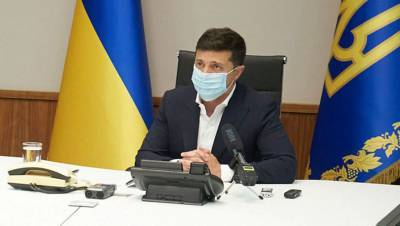 Владимир Зеленский - Владимир Путин - Виктор Медведчук - Зеленский призвал не верить политикам, привившимся от COVID-19 вакциной РФ - gazeta.ru - Россия - Украина