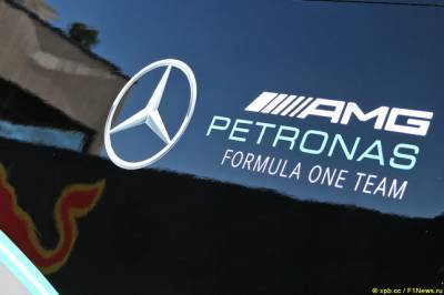 Льюис Хэмилтон - Валттери Боттас - У сотрудника Mercedes выявлен коронавирус - f1news.ru