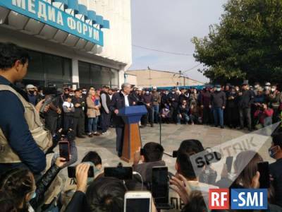 Алмазбек Атамбаев - Курсан Асанов - Омурбек Суваналиев - Освобожденный из тюрьмы А. Атамбаев выступил на митинге в Бишкеке - rf-smi.ru - Киргизия - Бишкек