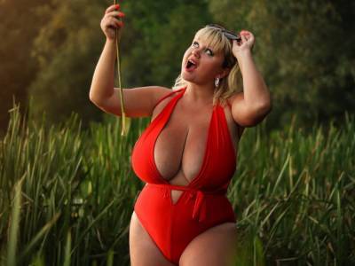 Мила Кузнецова - Украинка с 15 размером груди удивила новым фото в купальнике - golos.ua - Украина