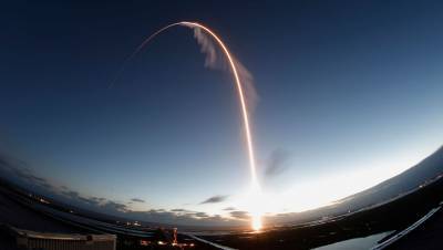 Atlas V (V) - Запуск спутника для разведки США отложен из-за шторма «Эта» - gazeta.ru - США