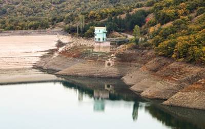 Под Алуштой пересыхает водохранилище. Фоторепортаж - korrespondent.net - Крым - Симферополь - район Белогорский