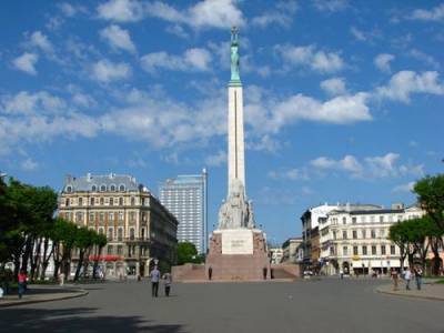 В Риге хотят осветить памятник Свободы - argumenti.ru - Рига - Латвия
