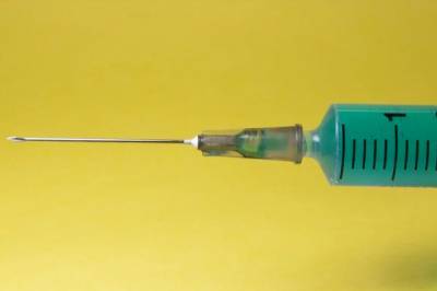 Добровольцы рассказали о побочных эффектах от вакцины Pfizer - aif.ru - США - Англия