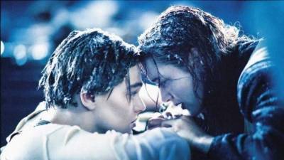 Леонардо Ди-Каприо - Кейт Уинслет - Изображавшие сцену из «Титаника» жених и невеста утонули в реке - 5-tv.ru - Индия - India - штат Карнатака