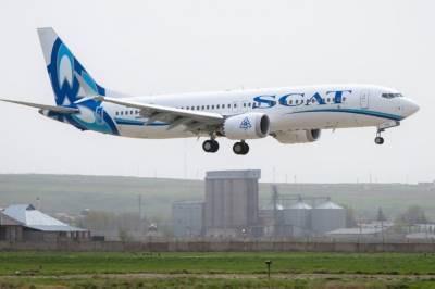 В Казахстане пассажирский самолет совершил экстренную посадку из-за столкновения со стаей птиц - vkcyprus.com - Казахстан - Атырау