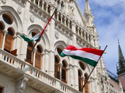 В Венгрии предлагают запретить однополым парам растить детей - unn.com.ua - Киев - Венгрия