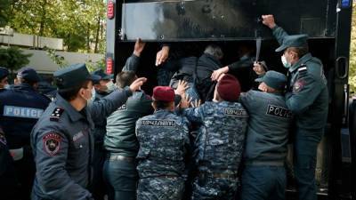 Гагик Царукян - Эдуард Шармазанов - Ишхан Сагателян - Власти Армении ударили по оппозиции массовыми задержаниями - eadaily.com - Армения