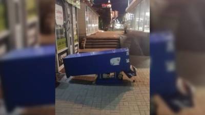 Пьяный мужчина разгромил терминал в центре Воронежа - vestivrn.ru - Воронеж