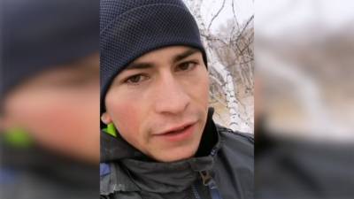 Интернет не ловит: студент обратился к губернатору Омской области с 8-метровой высоты - vesti.ru - Омск - Омская обл.