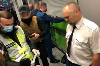 В столичном аэропорту разоблачили системное вымогательство взяток на таможенном посту - vkcyprus.com - Украина