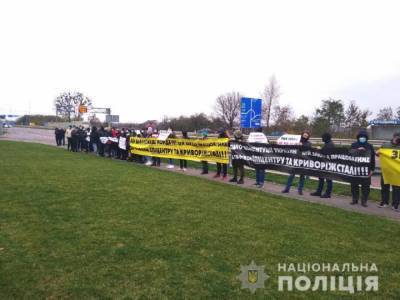 Против карантина выходного дня: на Ровненщине работники ресторанов перекрыли трассу – видео - news.24tv.ua - Ровненская обл.