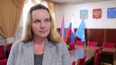 Марина Удгодская - Уборщица, ставшая главой поселения, уходит в отставку - vesti.ru - Костромская обл.