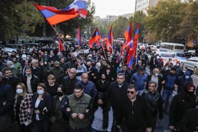 В Армении продолжается протест против условий соглашения о перемирии в Нагорном Карабахе, — Associated Press - enovosty.com - Москва - Армения - Азербайджан - Нагорный Карабах