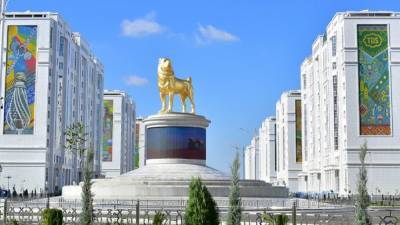Гурбангулы Бердымухамедов - В Туркменистане установили огромный позолоченный памятник любимой собаки президента - news.24tv.ua - Туркмения