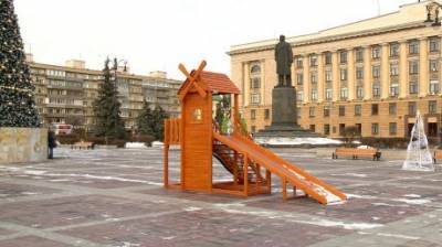 В Пензе готовятся к установке елки на площади Ленина и горок - penzainform.ru - Пенза