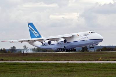 В России самолет Ан-124 совершил неудачную аварийную посадку: видео инцидента - newsone.ua - Россия - Новосибирск
