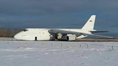 Аварийную посадку Ан-124 в Новосибирске сняли на видео - vesti.ru - Новосибирск - Барнаул