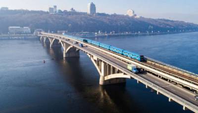 Киевские мосты обработали спецраствором - lenta.ua - Австрия - Германия - Киев