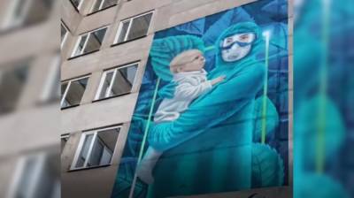 В Воронеже появилось огромное граффити в честь работающих в «красной зоне» врачей - vestivrn.ru - Воронеж