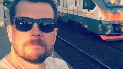 Александр Колтовой - Недавно стал пилотом: почему подруга Колтового боялась летать с телеведущим? - 5-tv.ru - Россия