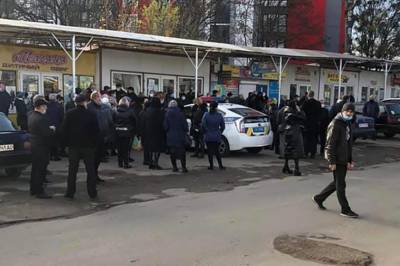 Правоохранители заблокировали рынки Львова из-за "карантина выходного дня" - vkcyprus.com - Львовская обл.