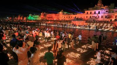 Индийцы зажгли рекордное количество огней на праздник Дивали - ru.euronews.com - Россия - Армения - Франция - Индия - Испания - Азербайджан - штат Уттар-Прадеш - Лондон
