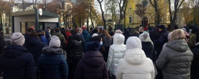 В Ровно люди вышли на протест из-за карантина выходного дня: фото, видео - news.24tv.ua - Владимир