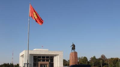 Курсан Асанов - Адахан Мадумаров - Канат Исаев - Почти 60 человек выдвинули свои кандидатуры на выборы главы Киргизии - russian.rt.com - Киргизия