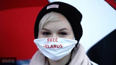 Аглая Чайковская - ОМОН вытесняет участников незаконных протестов с площади в Минске - politros.com - Белоруссия - Минск