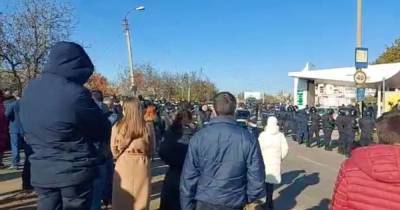 Столкновения на пункте пропуска Молдовы с Приднестровьем: активисты фиксируют подвоз избирателей (10 фото) - tsn.ua - Молдавия - Приднестровье