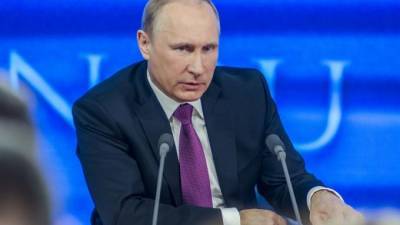 Владимир Путин - Путин призвал разоблачать ложь о безопасном употреблении легких наркотиков - piter.tv - Россия