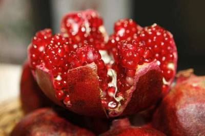 Медики назвали фрукты, которые защищают легкие от вирусов - lenta.ua
