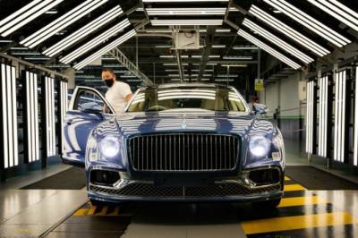 Новый Bentley Flying Spur V8 появится в России в 2021 году - autostat.ru - Россия