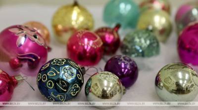 Александр Хитров - ФОТОФАКТ: Коллекция новогодних елочных шаров представлена на выставке в Витебске - belta.by - Витебск