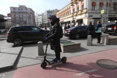 Николай Шеюхин - В России предложили ограничения для езды электросамокатах - lenta.ru - Россия