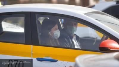 Женщина ударила водителя такси после отказа везти ее без маски в Барнауле - newinform.com - Барнаул