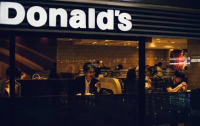 Сотрудница McDonald’s рассказала, как получить бесплатную еду - korrespondent.net