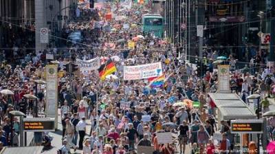 В Берлине вспыхнули мощные антиковидные протесты (ВИДЕО) - enovosty.com - Германия - Берлин