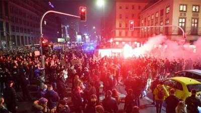 Слезоточивый газ и избиение митингующих: в Варшаве продолжаются протесты против запрета абортов - news.24tv.ua - Польша - Варшава
